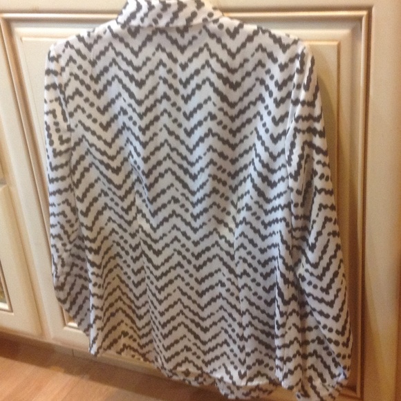 Ann Taylor Petite long sleeves black & white shirt - Picture 4 of 4